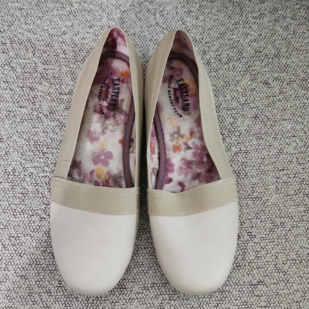 Eastland Women's Leather Cream and Tan Flats